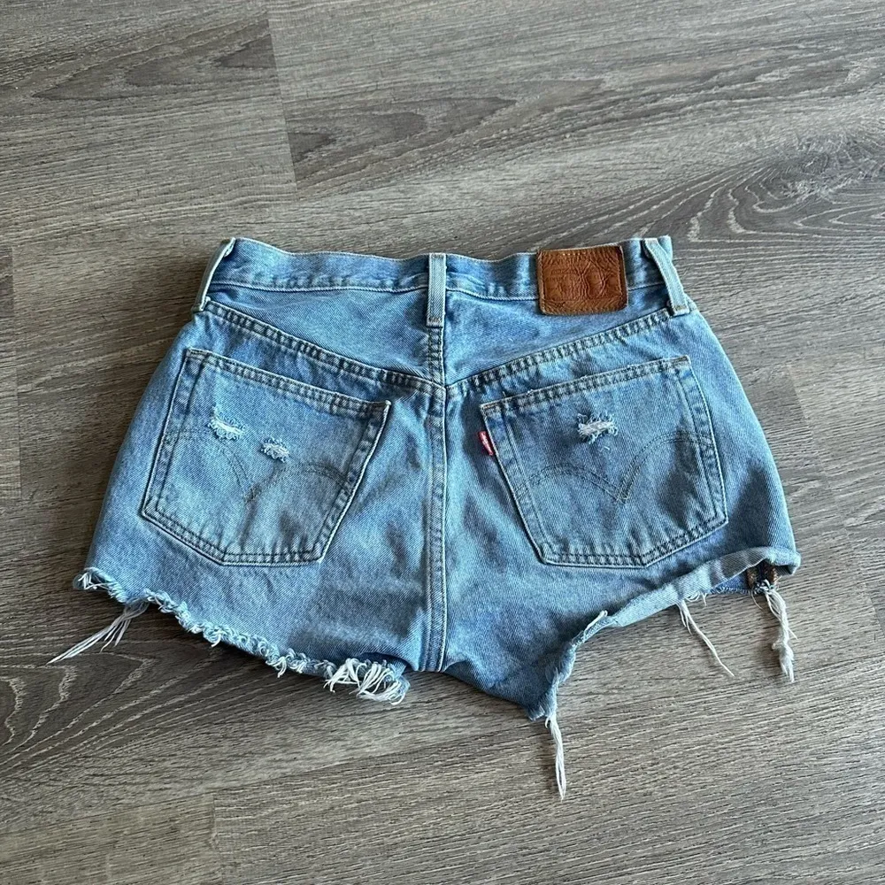 Levi’s 501 High Waist Button Fly distressed Jean Shorts Size 26 - Image 11