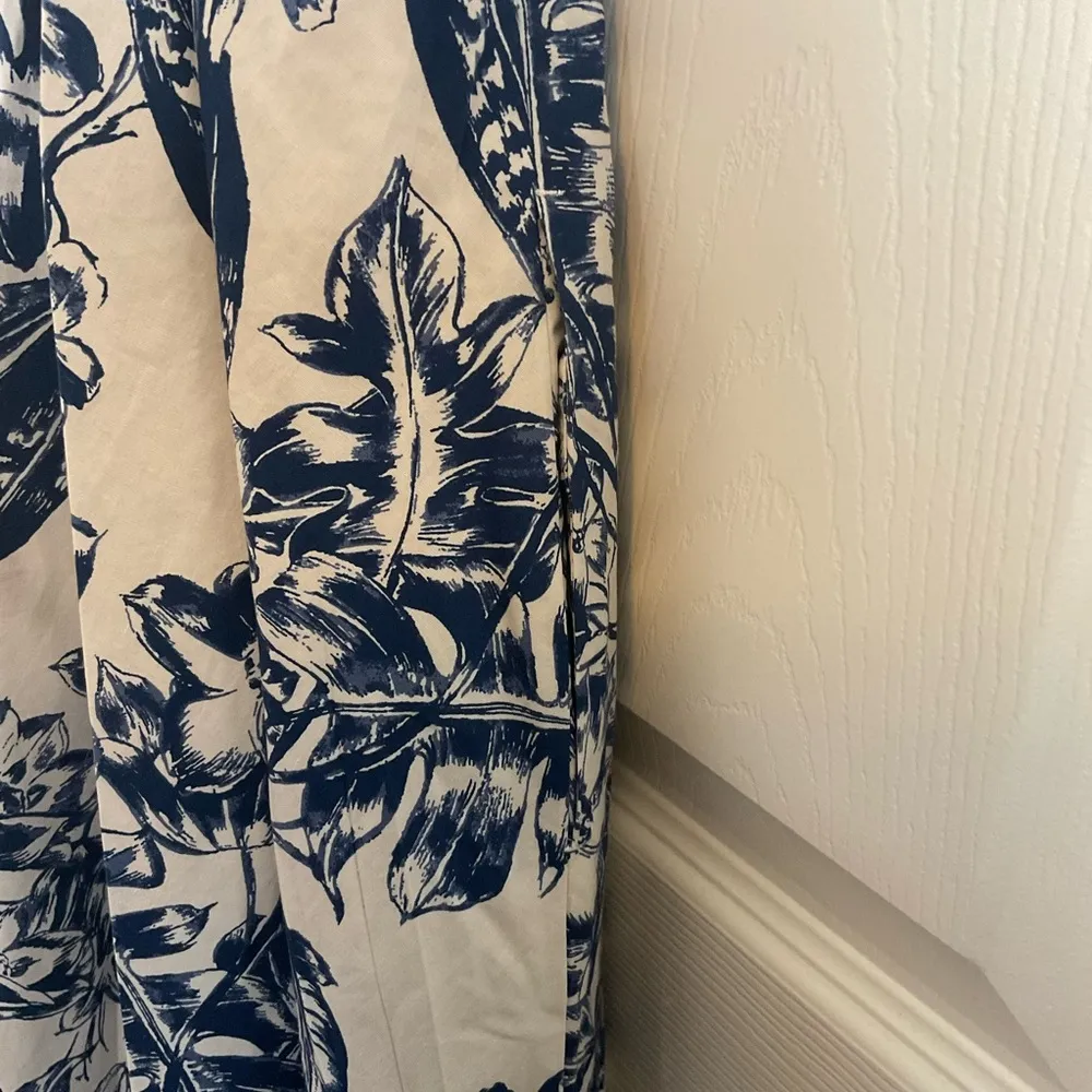 Abercrombie Ruched Puff Sleeve Blue Floral Print Mini Dress Size Medium NWT - Image 12