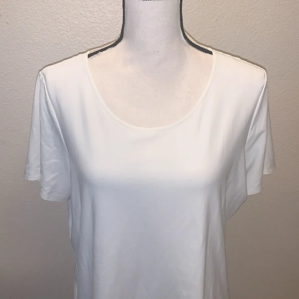 White stretchy super comfy short sleeve shirt Size L - Image 2
