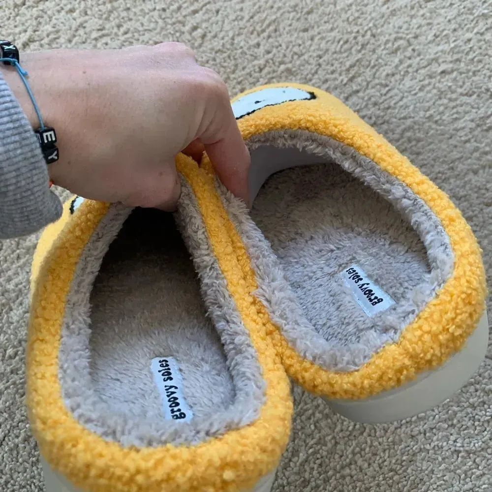 Smiley Sherpa Slippers Yellow Black Fuzzy Brand New Size 7.5 8 - Image 6