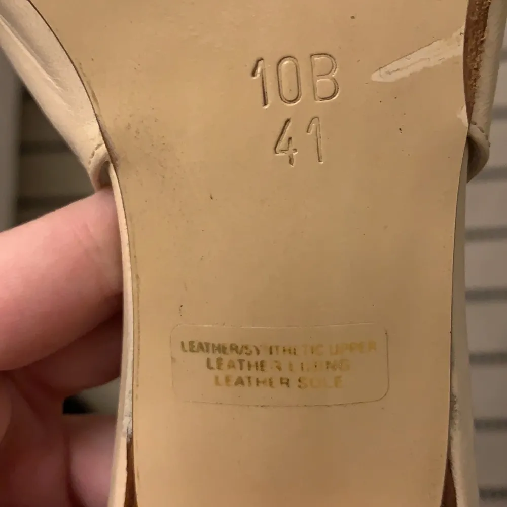 BCBGMAXAZRIA BCBG Sling back white pumps - Image 7