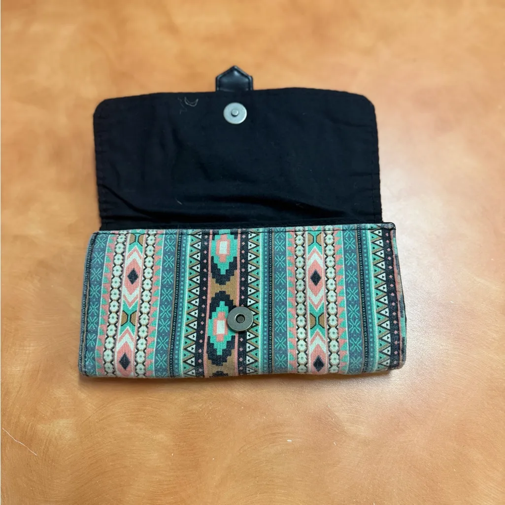 Aztec Pattern Women's Wallet with Black Accents - Image 2