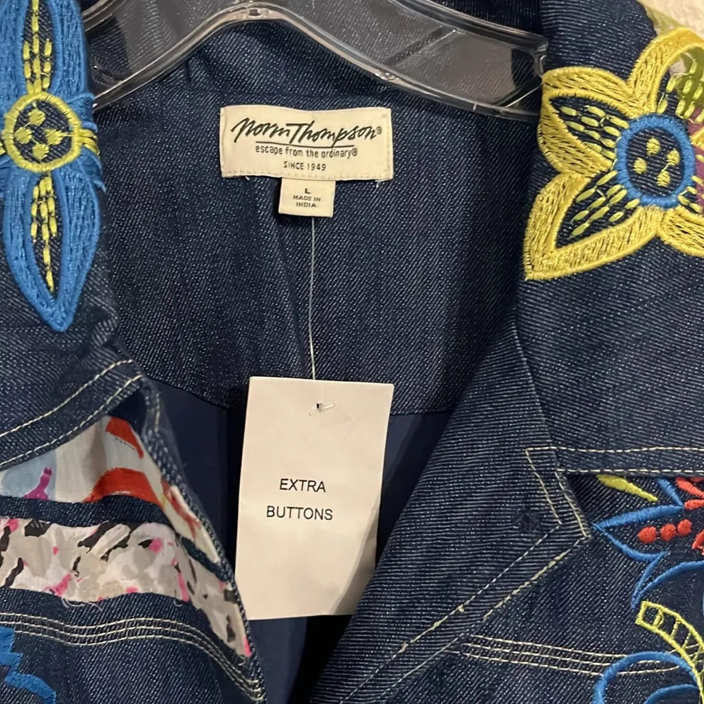 NEW vintage Floral embroidered Denim Jacket • Jean jacket • patchwork quilted Blue Size M - Image 3