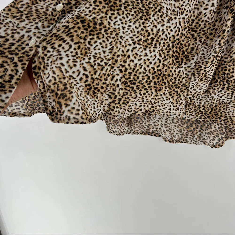 Amuse Society Feline Leopard Print Woven Top Button Front Collared V Neck Size L - Image 5