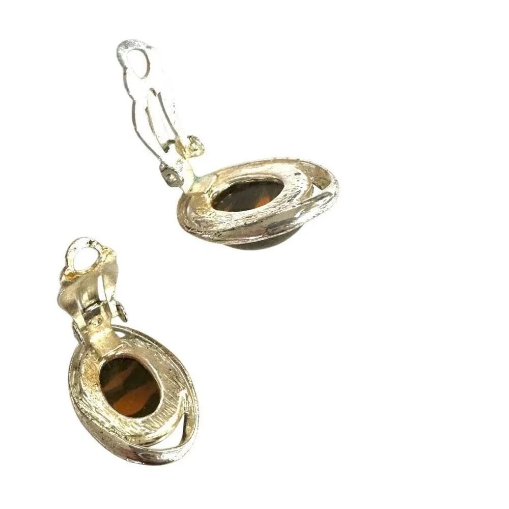 Silver tone brown black stripe clip on earrings - Image 5