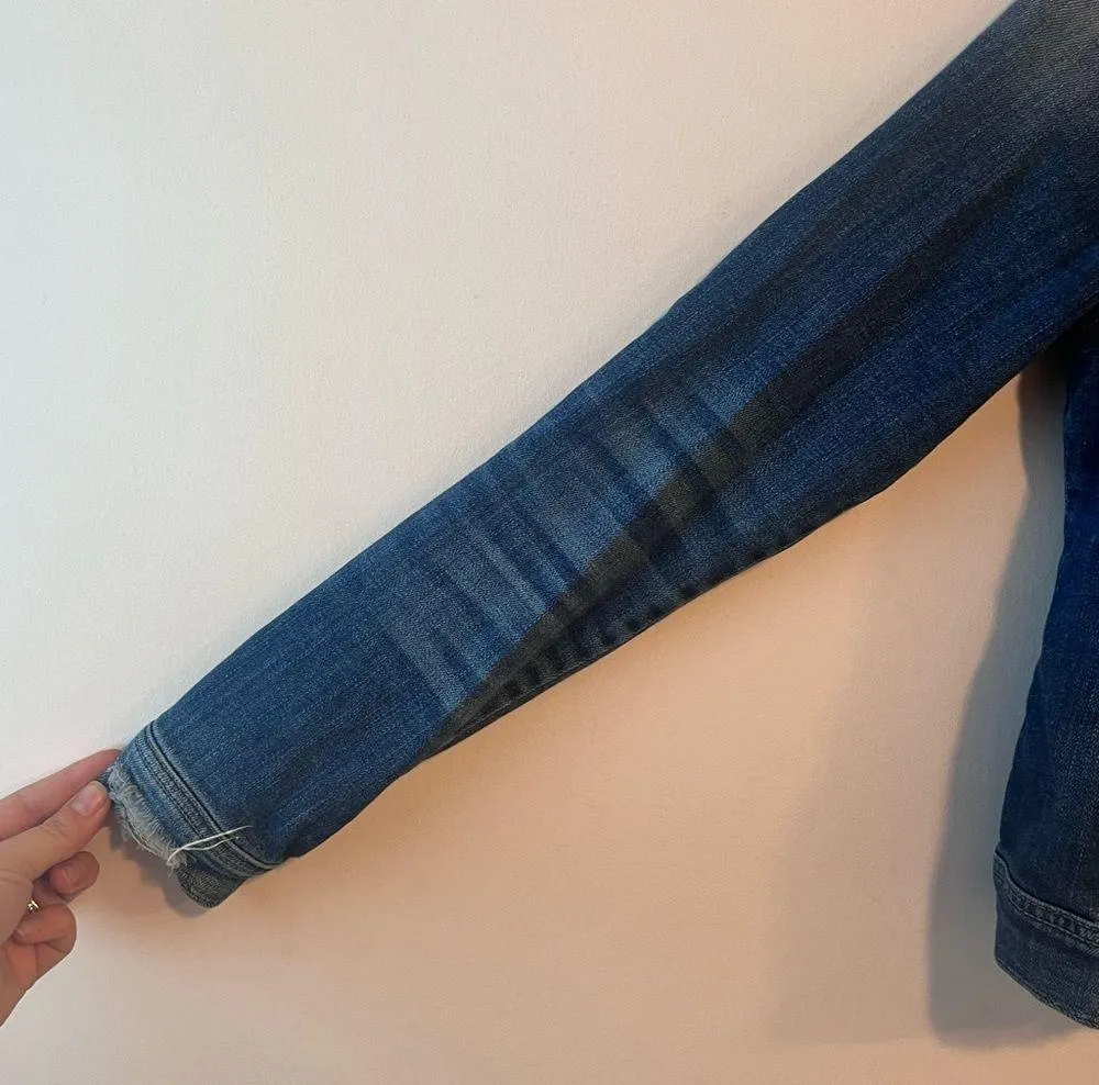 FOREVER 21  Medium Wash Distressed Denim Jacket Size Small - Image 7