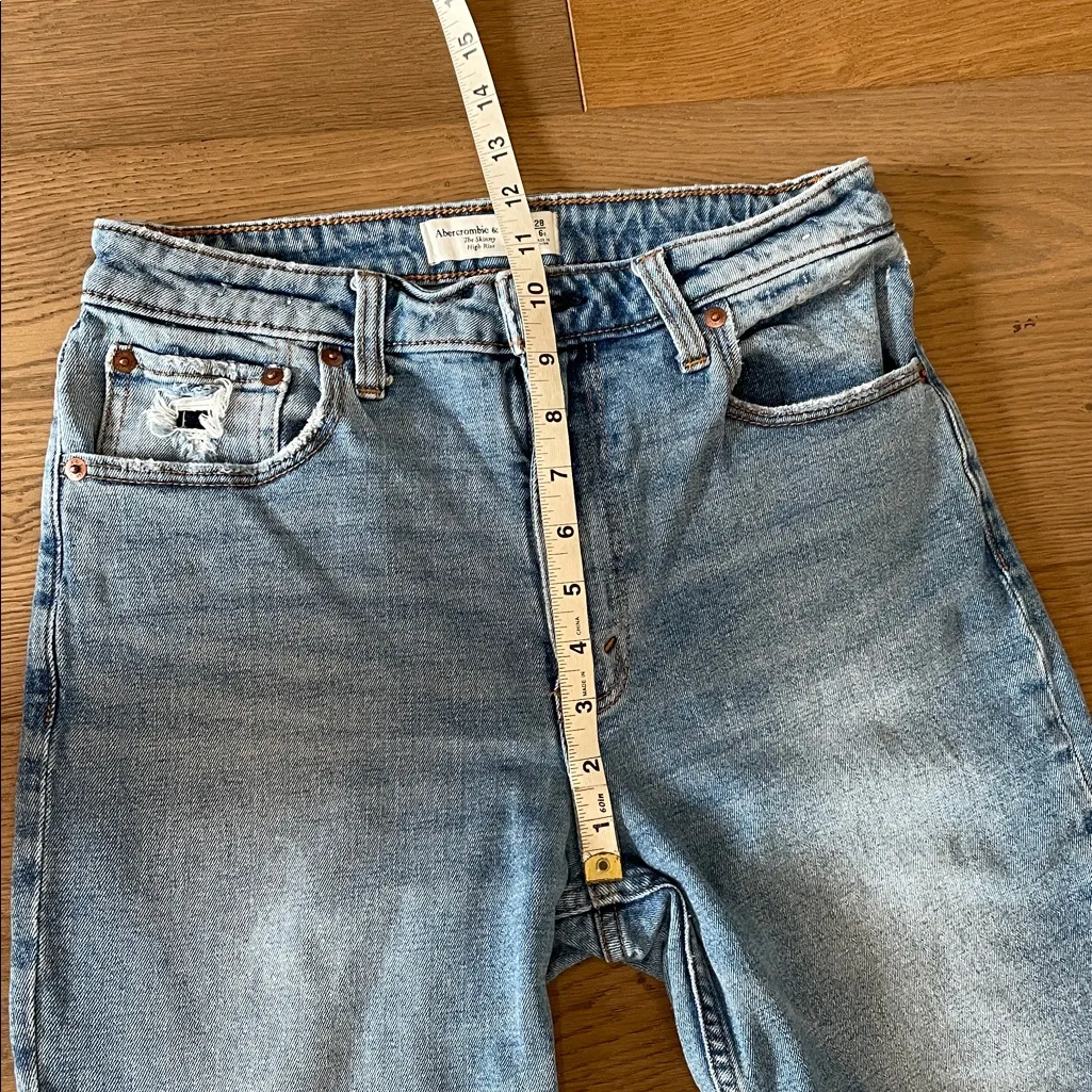 Abercrombie & Fitch Curve Love The Skinny High Rise Split Hem Jeans Size 28/6 - Image 4