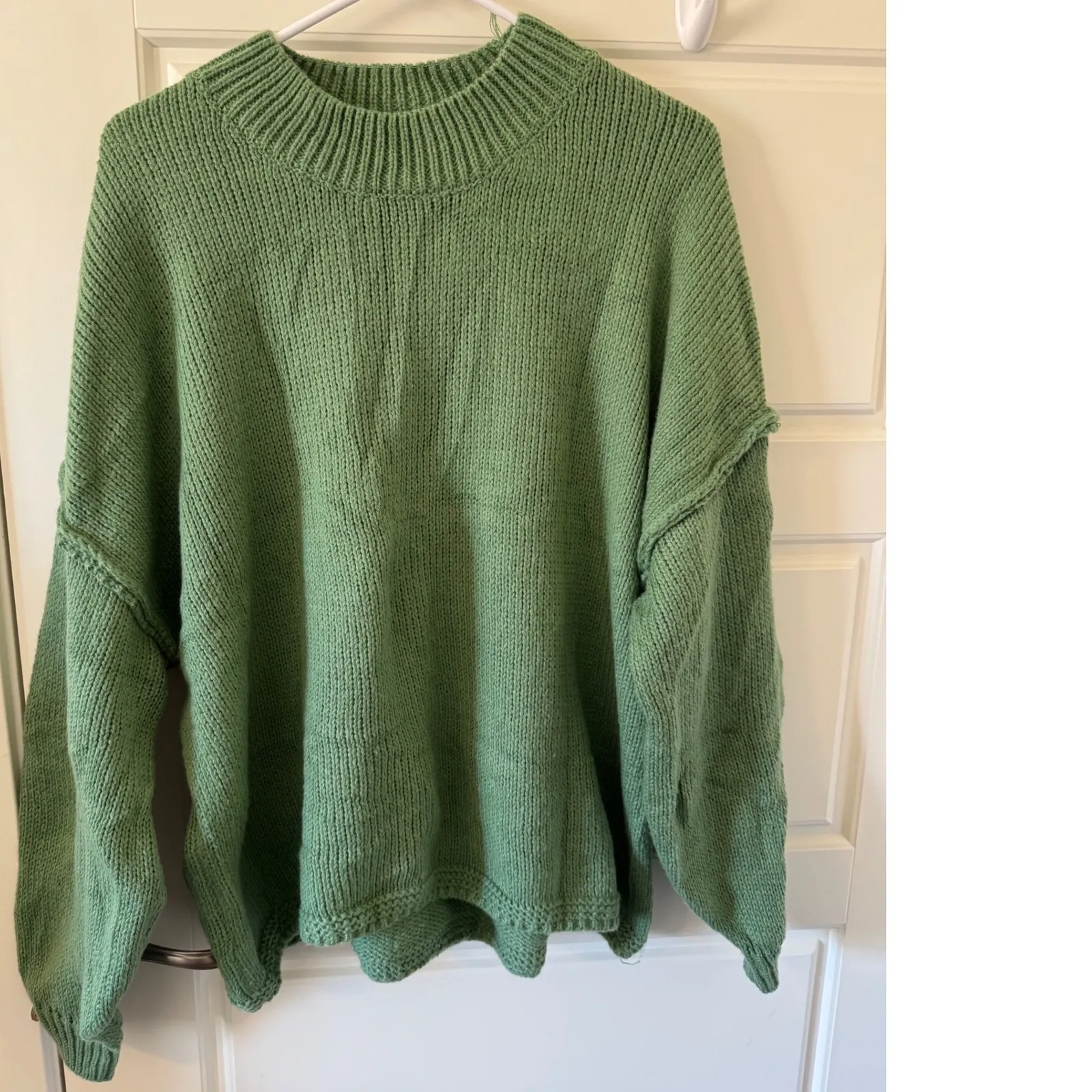 Womens sz M Green Oversized Exposed Seam Chunky Knit Sweater Cozy Warm Layering - Image 3