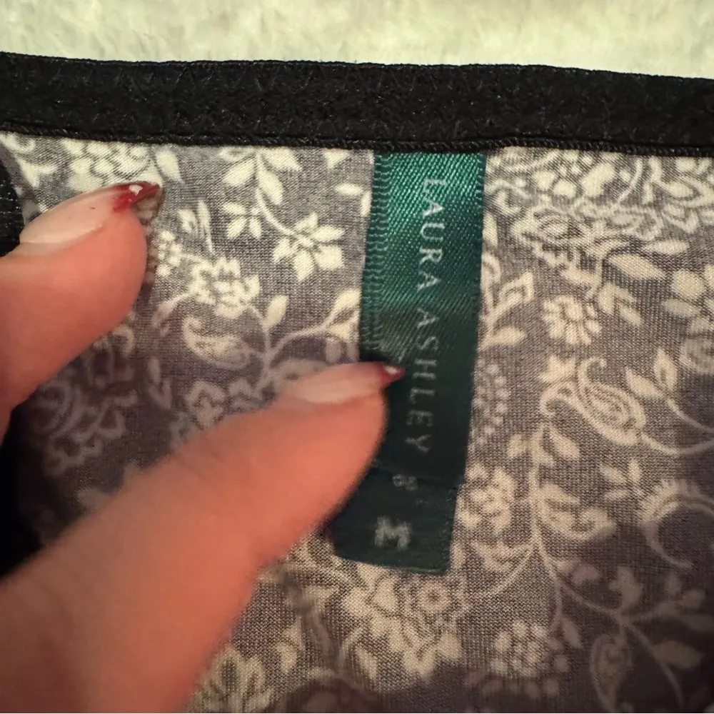 Laura Ashley Women’s Black and White Paisley Print Babydoll Lace Trim Tank - Image 2