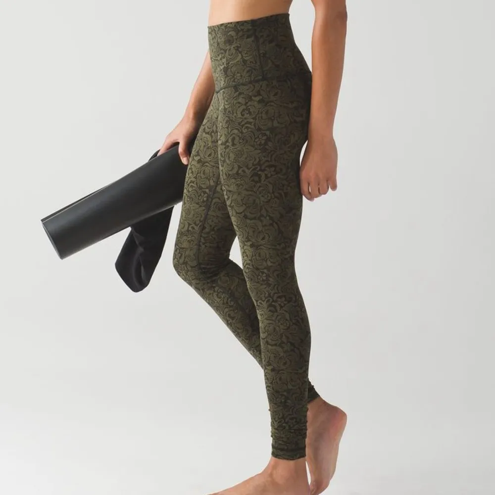 NWOT Lululemon Wunder Under Pant (Hi-Rise)
Pencil Lace Brave Olive Black - Image 4