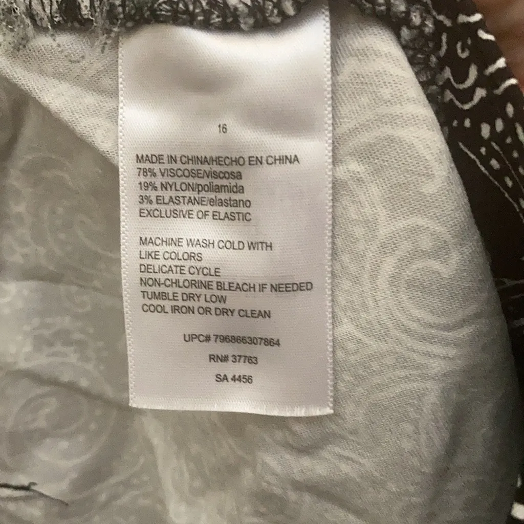 FINAL MARKDOWN Rafaella comfort paisley Bermuda shorts 16 - Image 4