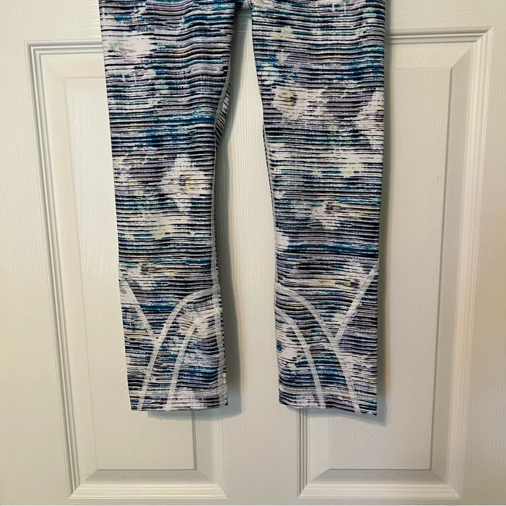 Lululemon Inspire Crop in Blurry Belle Multi 4 - Image 12