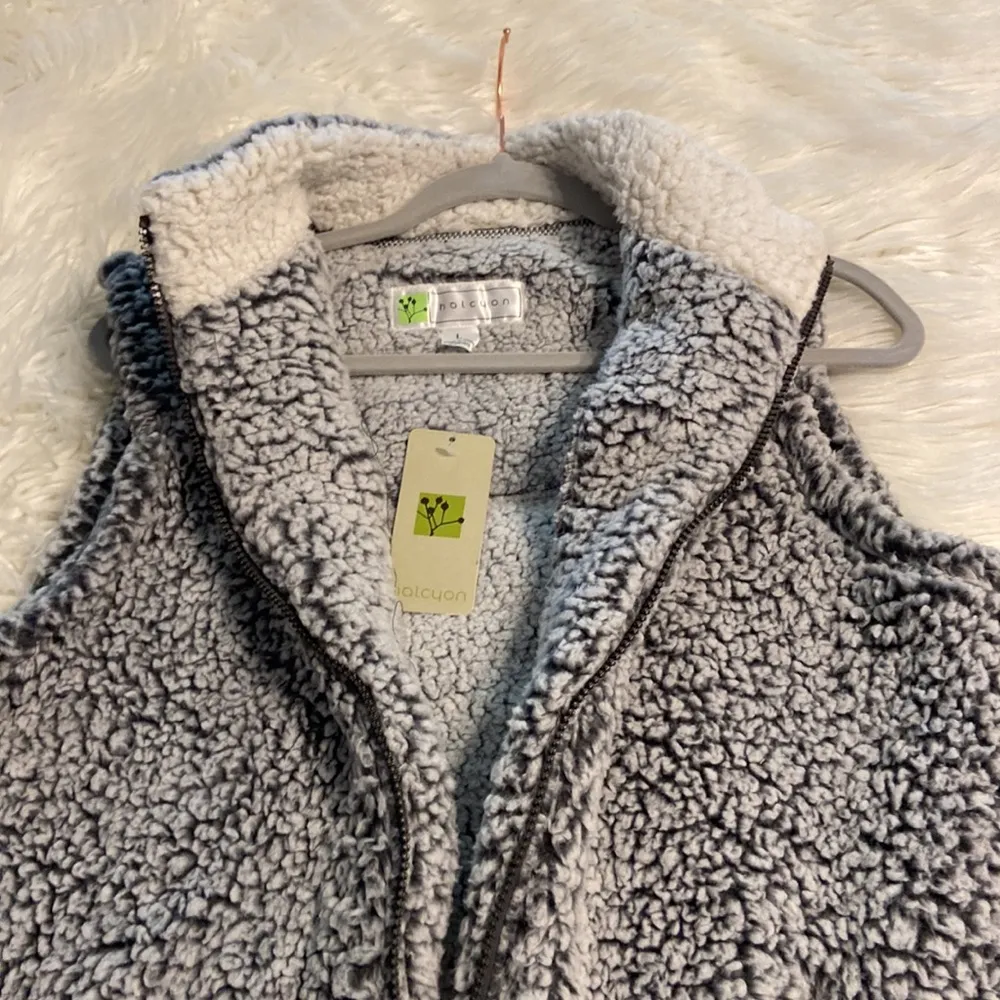 Sherpa Looking Vest size L made by Halcyon gray and white so soft brand new Size L - Image 12