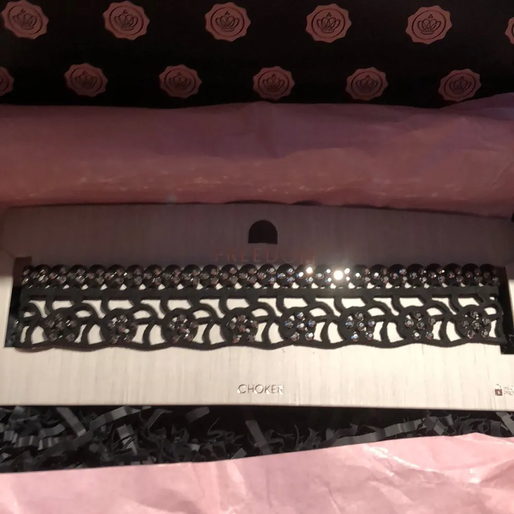 Laser Cut Rhinestones Choker - Image 2