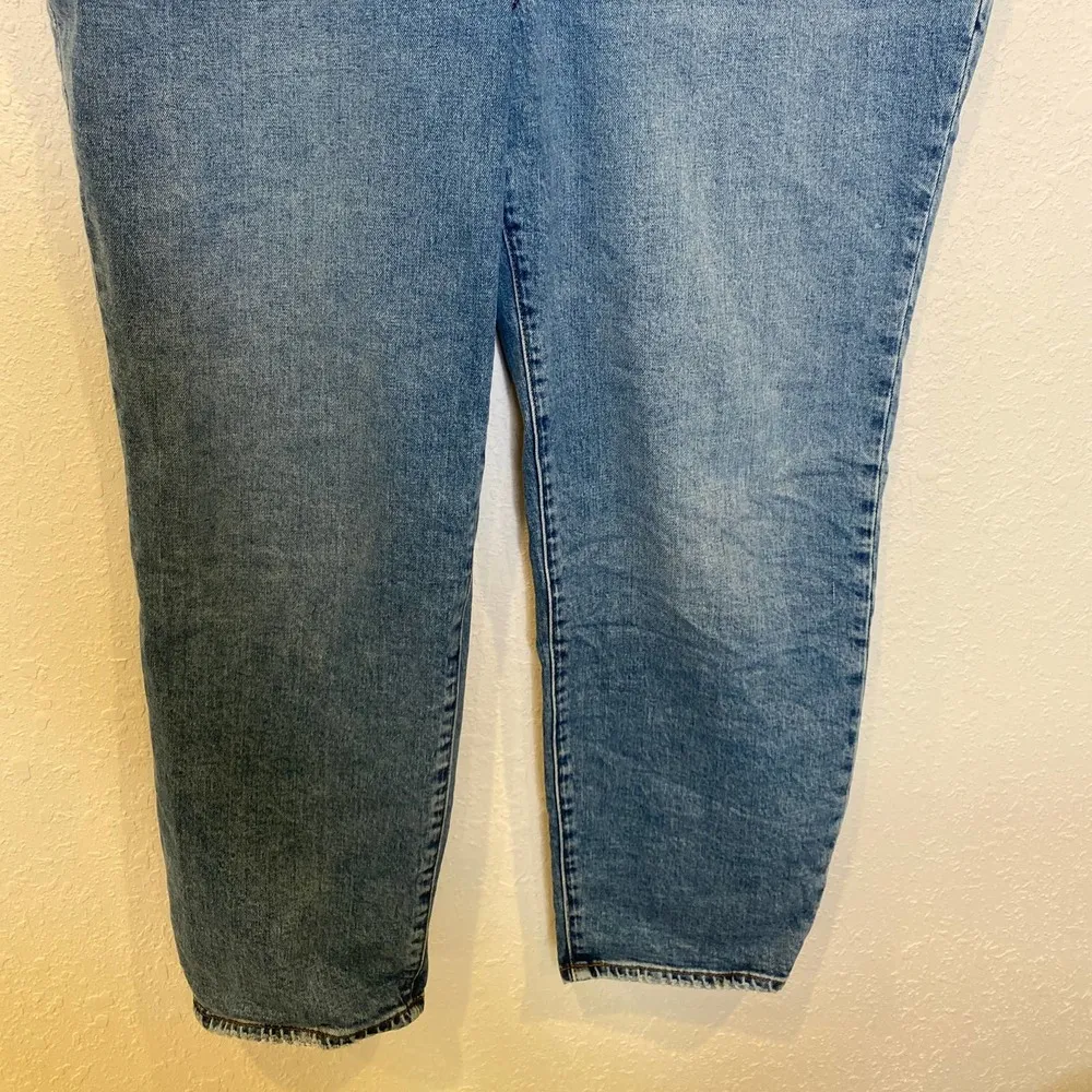 Madewell Medium Wash Denim Mom Jean EUC Sz 33 High Rise Crop Tapered Leg - Image 3