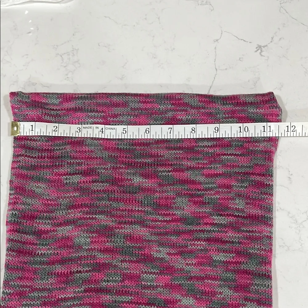 Cozy Pink and Gray Knitted Scarf - Image 5