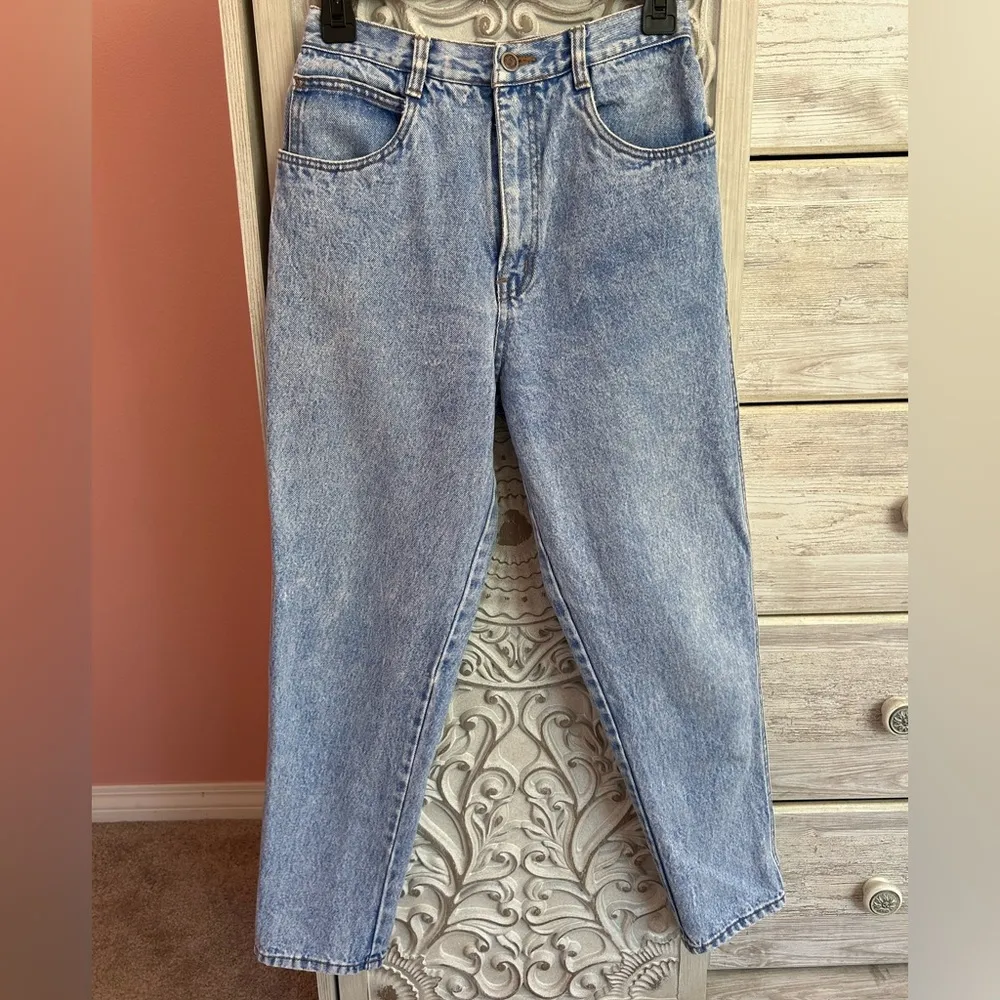 Vintage 80’s 90’s relaxed fit, high-waisted, tapered leg, light wash mom jean - Image 10