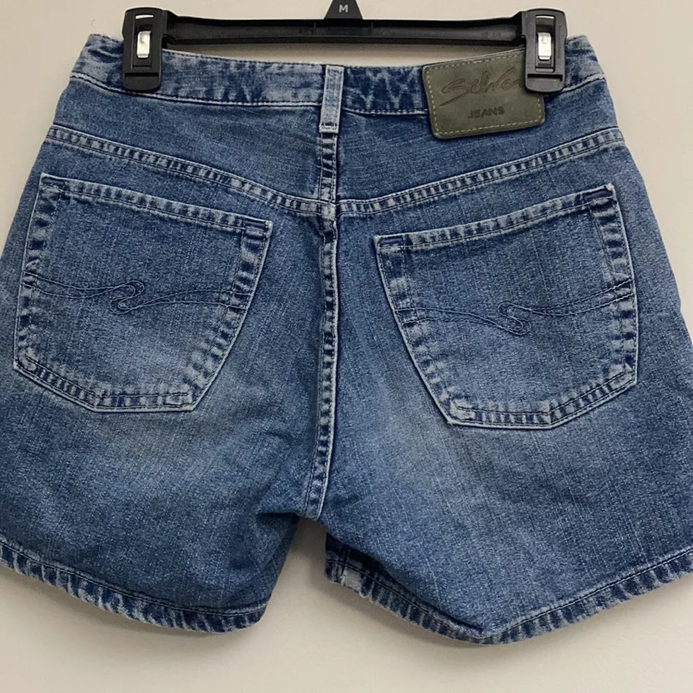 Silver womens blue jeans shorts size 27 - Image 5