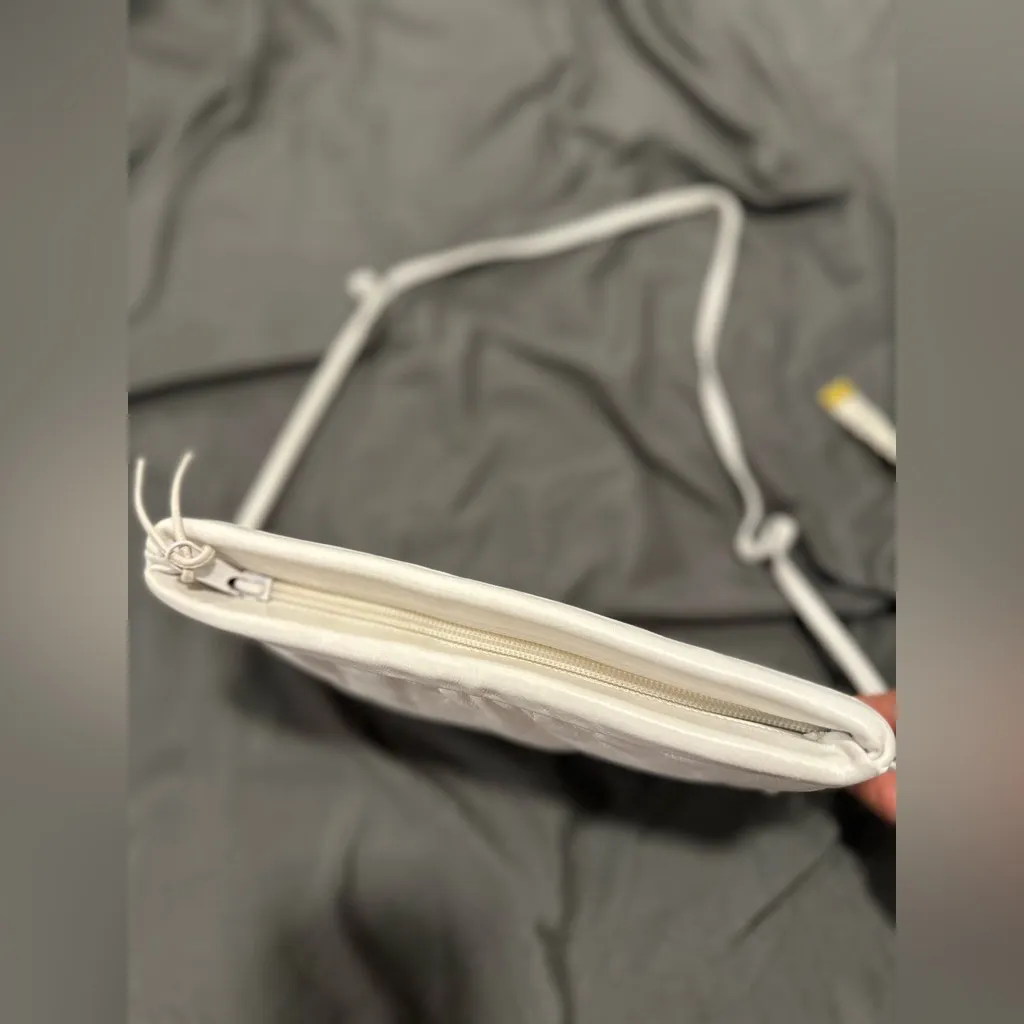 Vintage 80s Etienne Aigner White Leather Small Shoulder Bag Purse Zip Closure. - Image 5