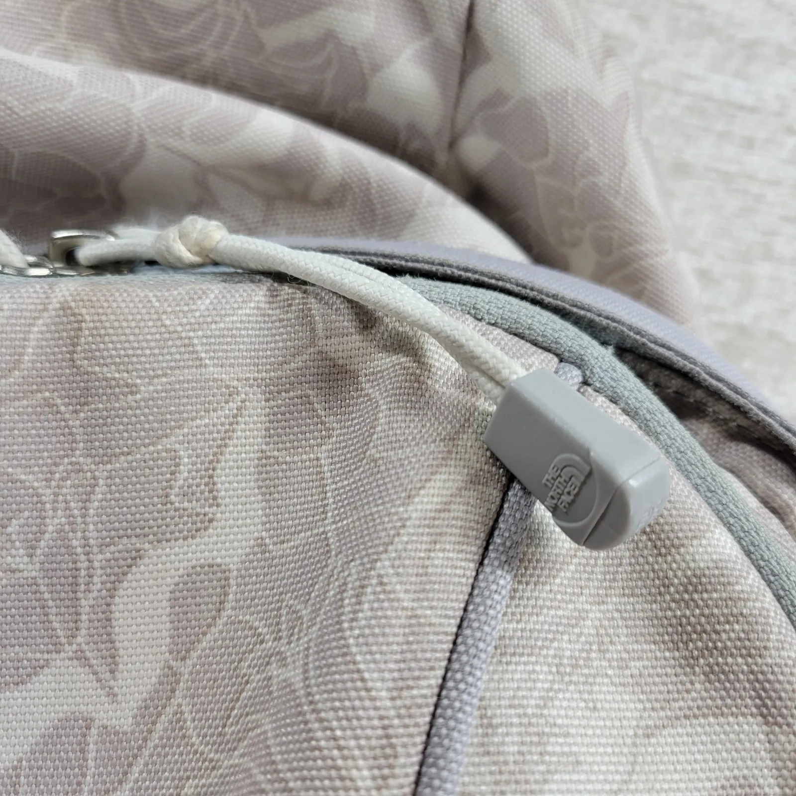 The North Face Wasatch Laptop Backpack Floral Print Beige Grey Daypack Hiking - Image 4