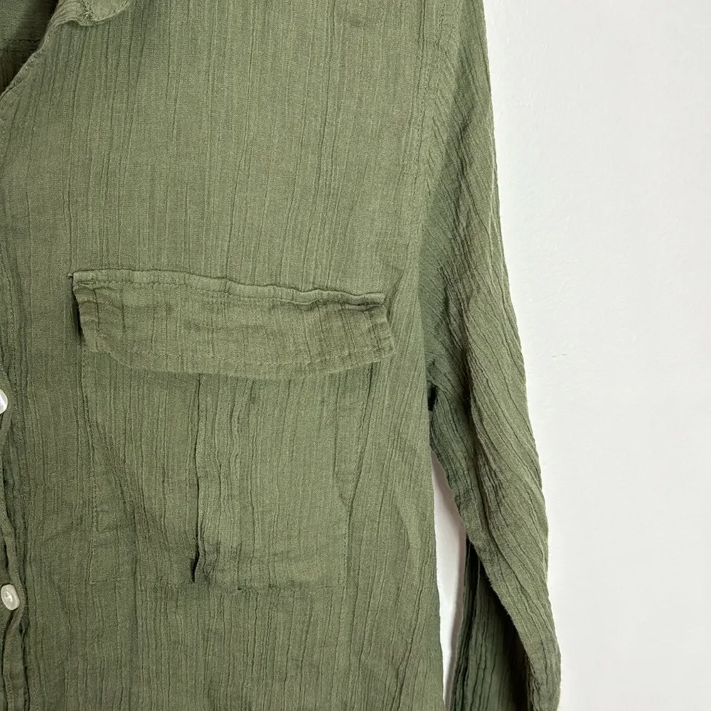 Aerie crinkle gauze cotton relaxed button down shirt in olive hue size L - Image 7