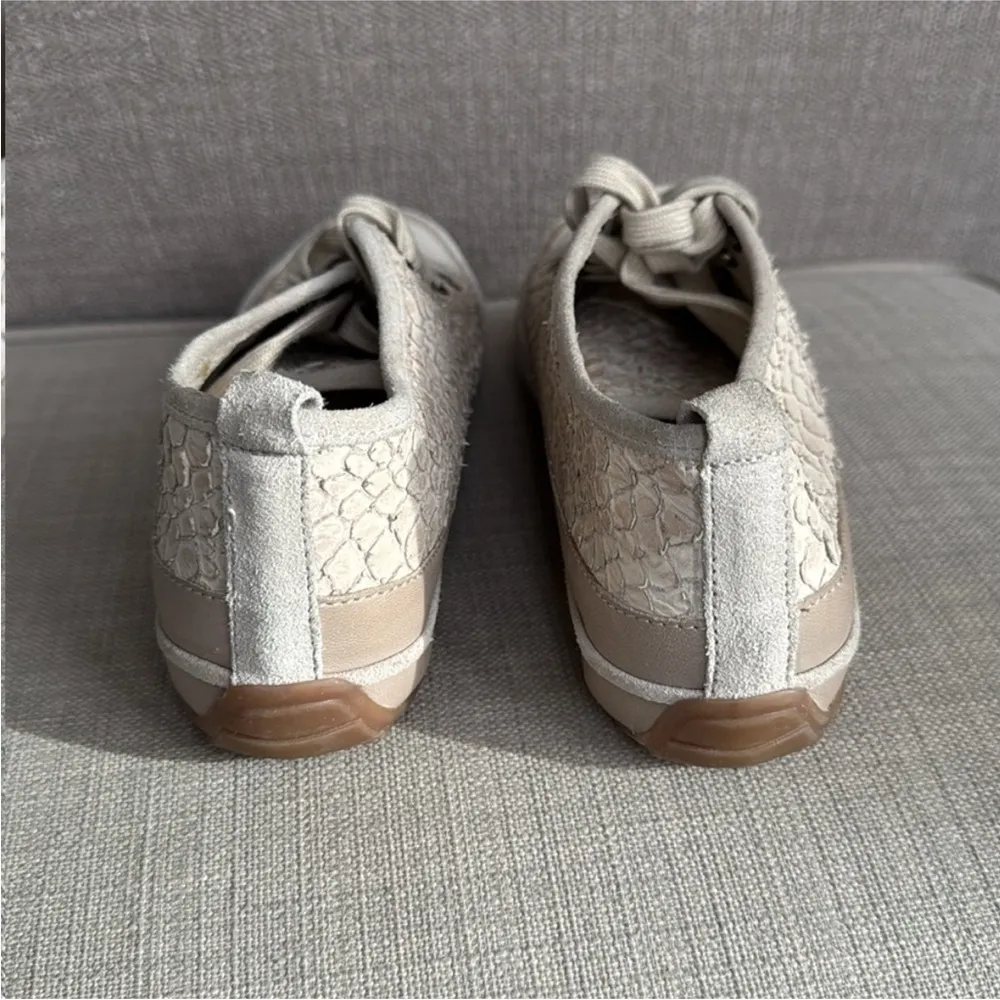 Charles David Cream Sneakers with Canvas Material and Low-Top Design - Image 7