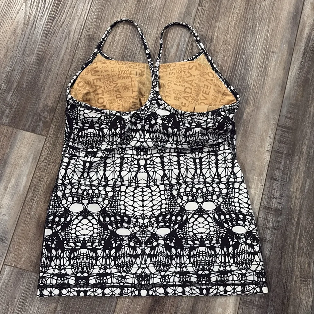 Lululemon black and white glacier power y tank top - Image 3