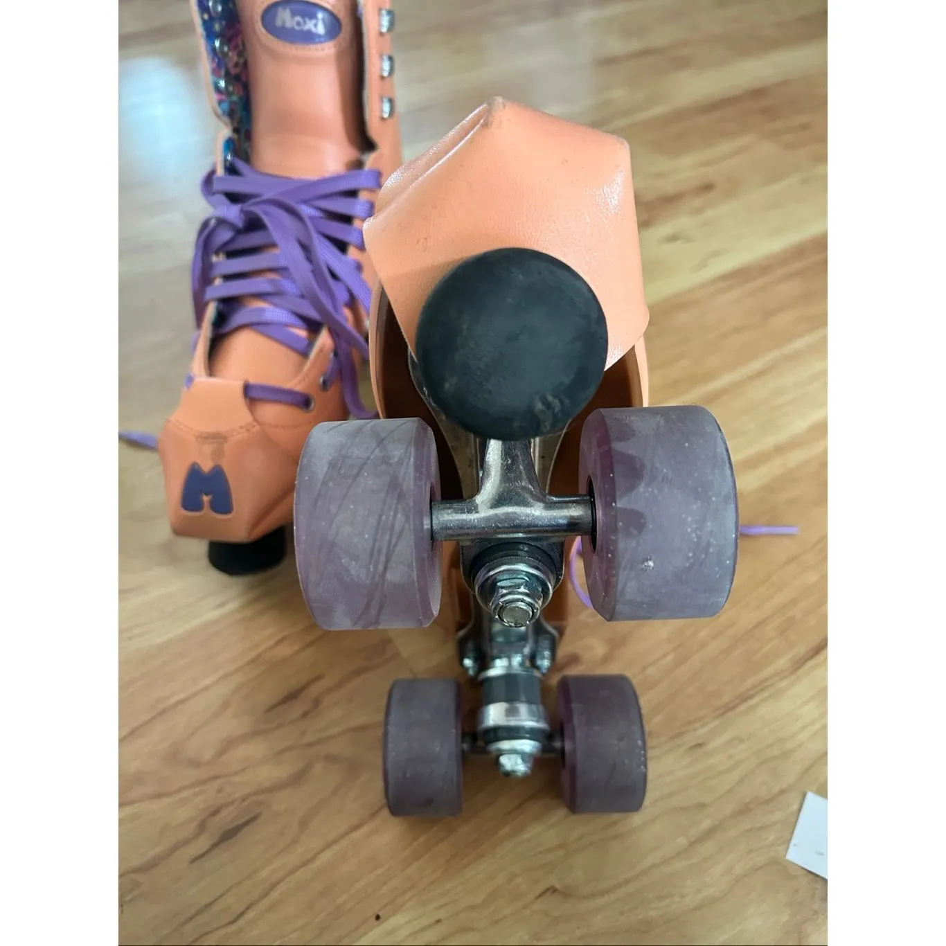 Moxi Beach Bunny Roller Skates size 7 Orange - Image 3