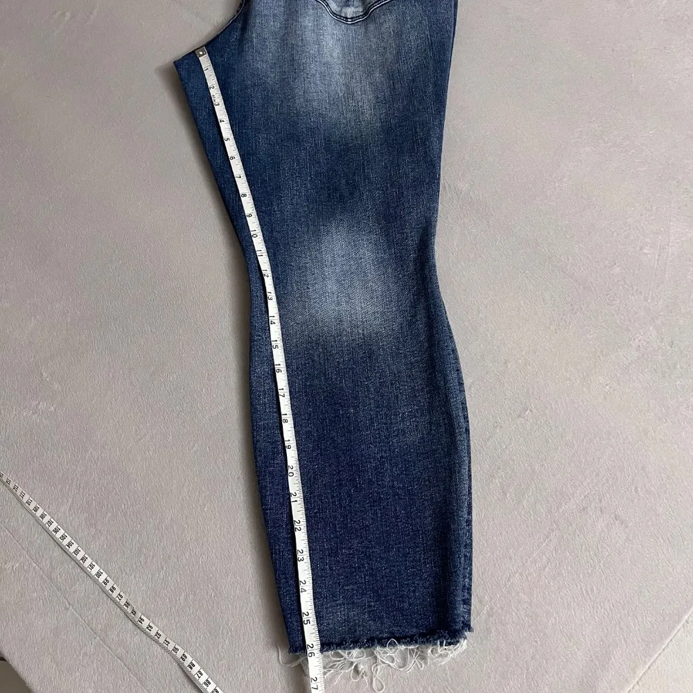 Judy Blue Women's  High Rise Raw Hem Relaxed Fit Jean Stretch Medium Wash Sz 14W - Image 9