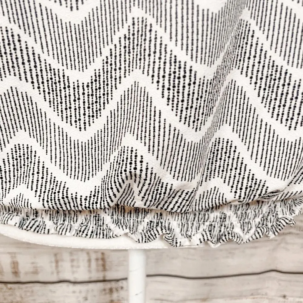 Adrianna Papell Geometric Print Ruffle Sleeve Blouse, EUC, Size Small - Image 3