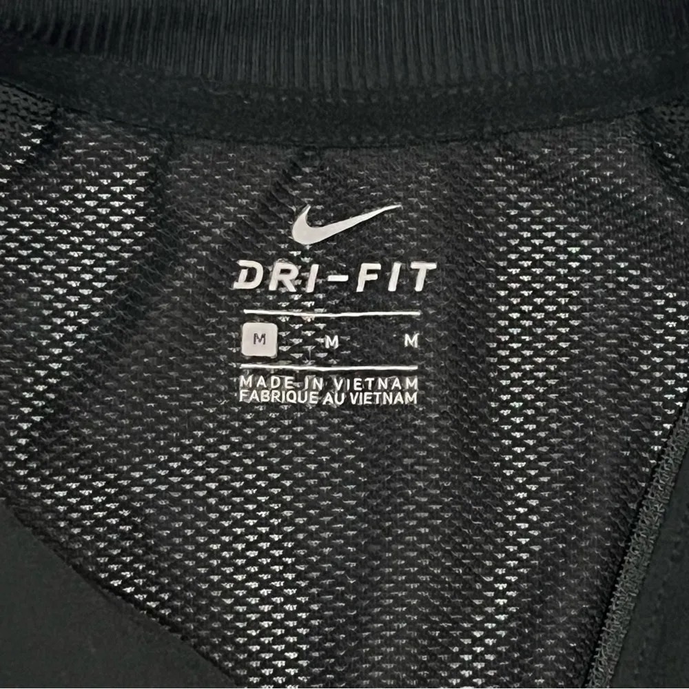 Nike  Black Dri Fit Mesh Cropped Jacket Size Medium - Image 11