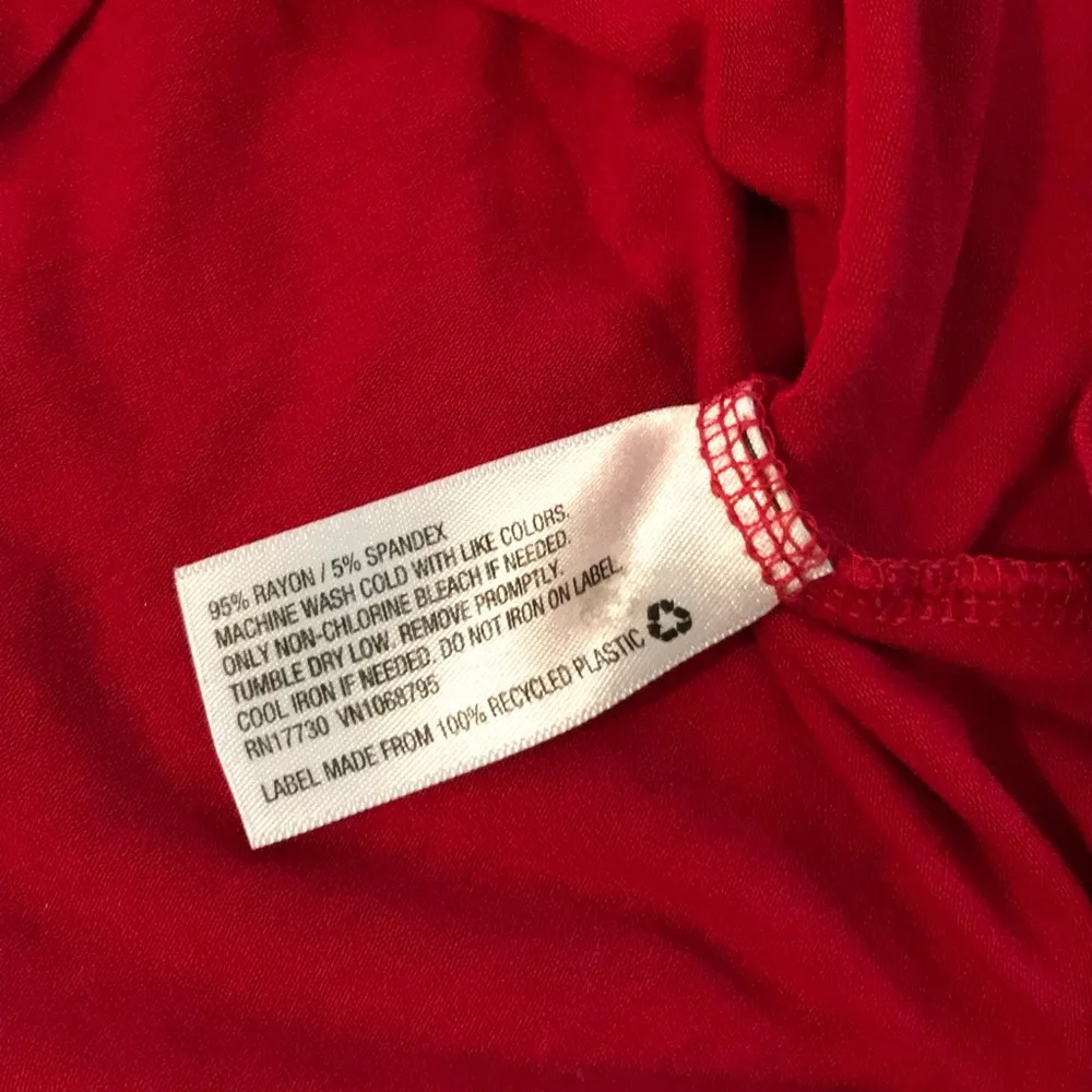 Merona red v-neck t-shirt - Image 4