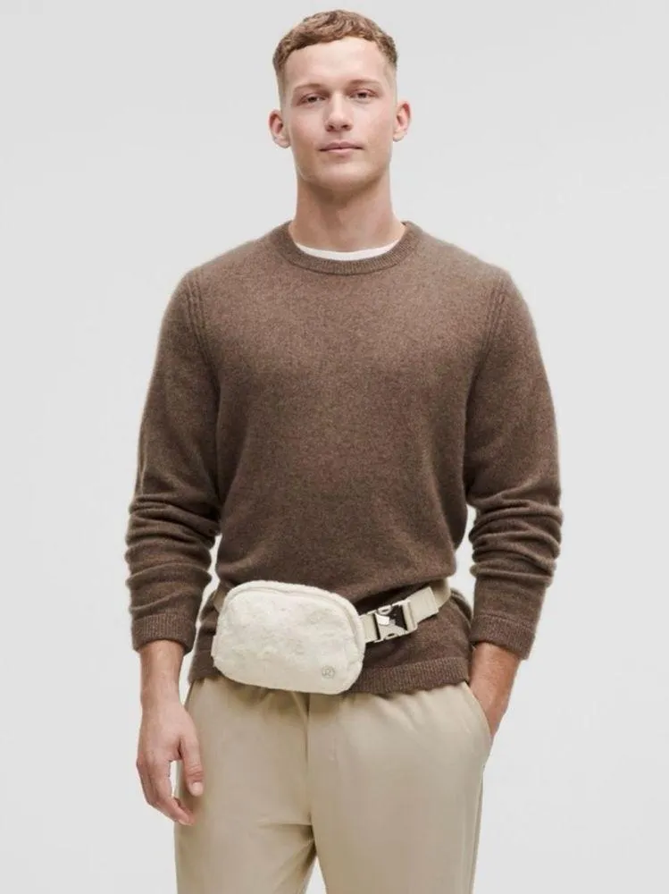 Lululemon Everywhere Belt Bag Plush Fleece, Color Bone/ Silver, 1L, NWT - Image 7