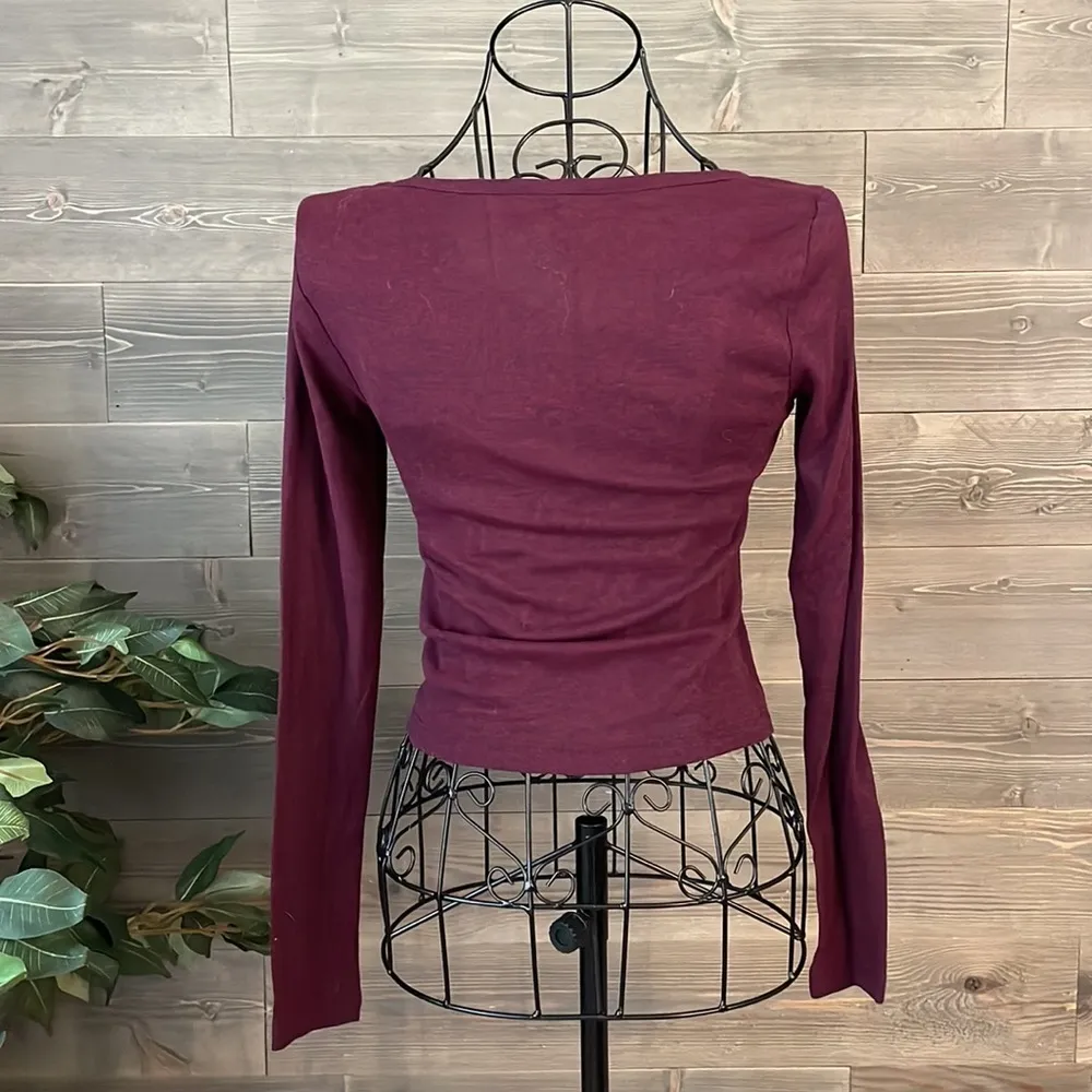 H&M Burgundy, long sleeve, V-neck cropped women’s top - Image 4