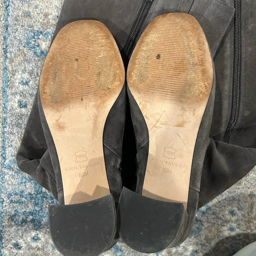 Knee-High Suede Boots Ann Taylor - Image 6