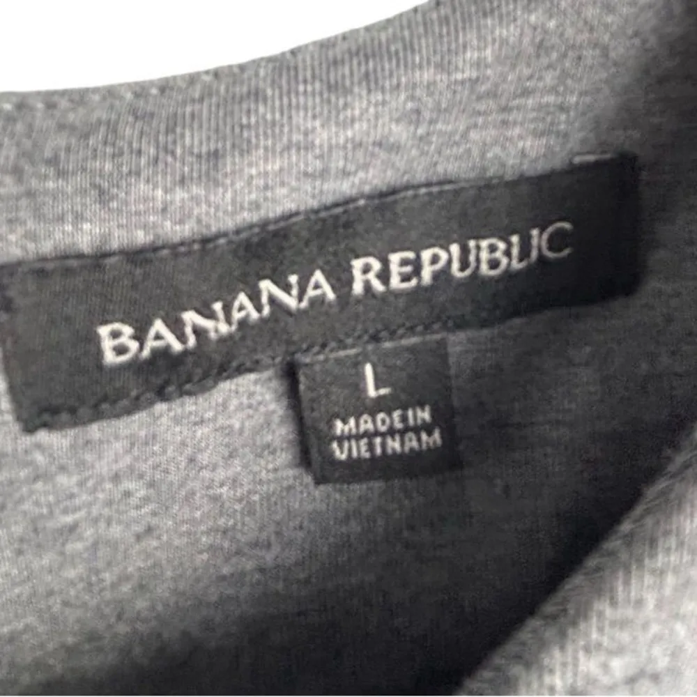 Banana Republic Women's Gray Pleated-Sleeve Sweatshirt Size L - Image 11