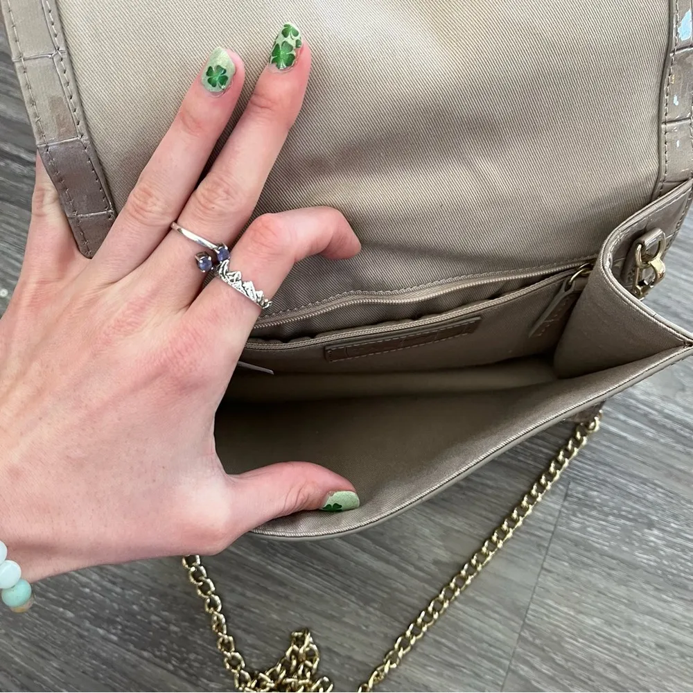 Talbots Tan and Purple Hued Crossbody Bag with Gold Chain - Image 8