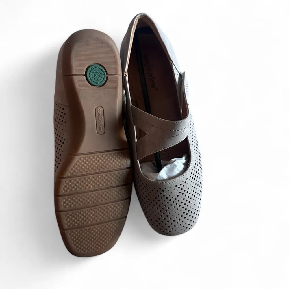 Comfortview Gray-Tan Perforated Mary Jane Flats Size 8 | Cross Strap | Giftable - Image 6
