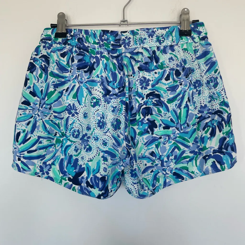 Lilly Pulitzer Blue and Green Floral Patterned Drawstring Shorts - Image 2