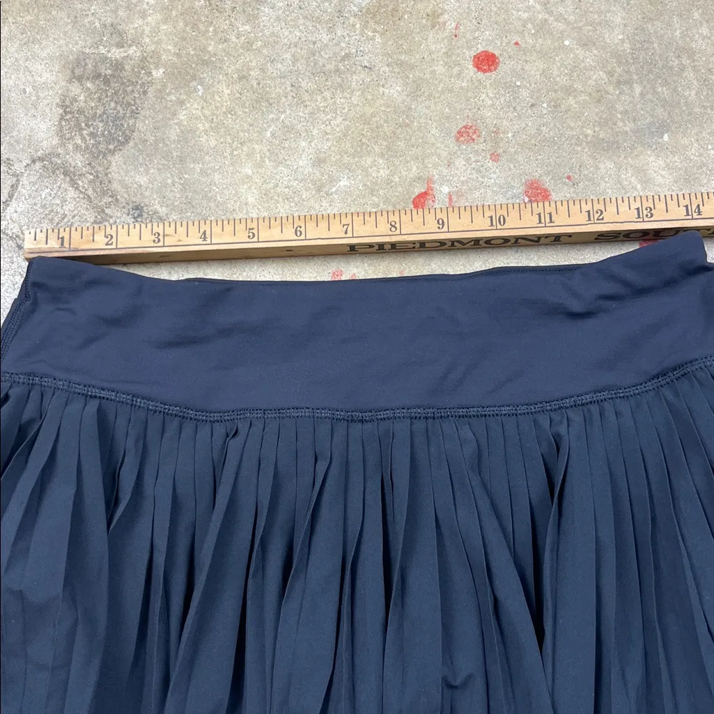 Lululemon Pleat to street skirt in black
Size: 6 - Image 9
