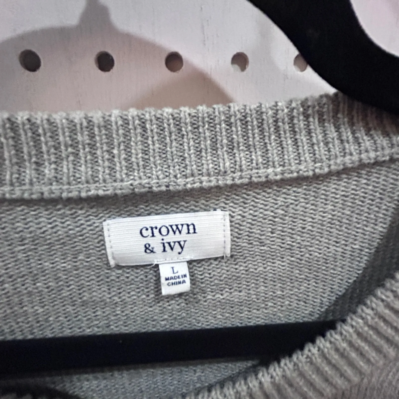 Crown and Ivy Gray Crewneck Sweater with Pink Red Fuzzy Heart Applique Size L - Image 5