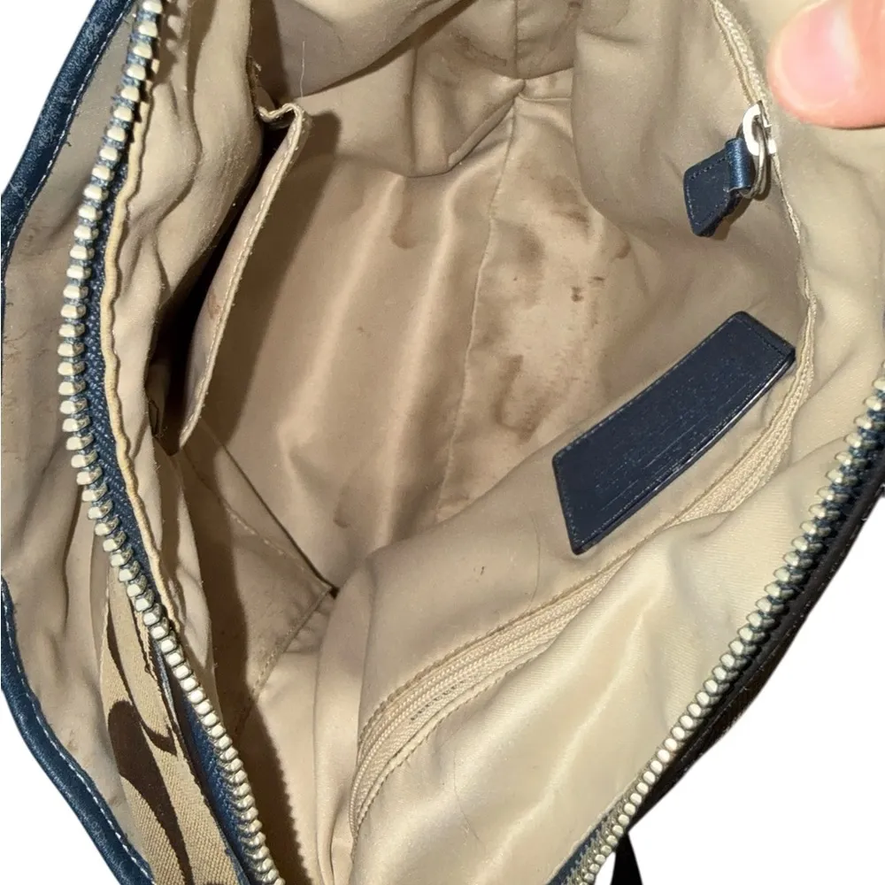 Coach Signature Shoulder Bag - Image 4