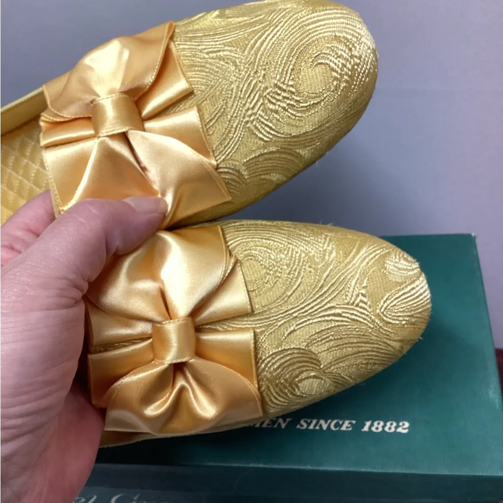 Daniel Green Tapestry embroidered shoes. Gold/mustard with bow. Size 7.5 Gold - Image 5