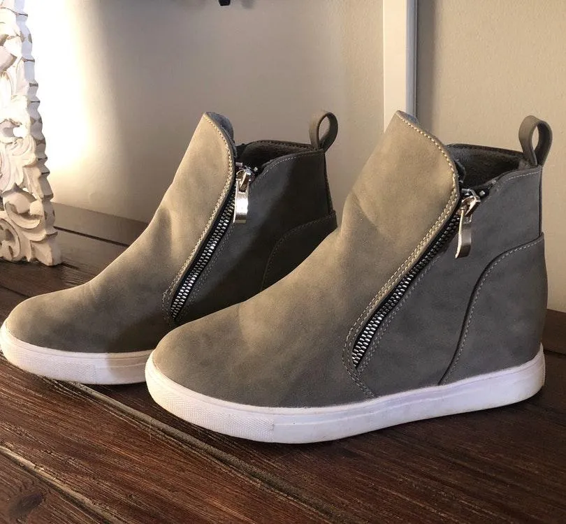 Sneaker Wedges Size 7.5 - Image 3