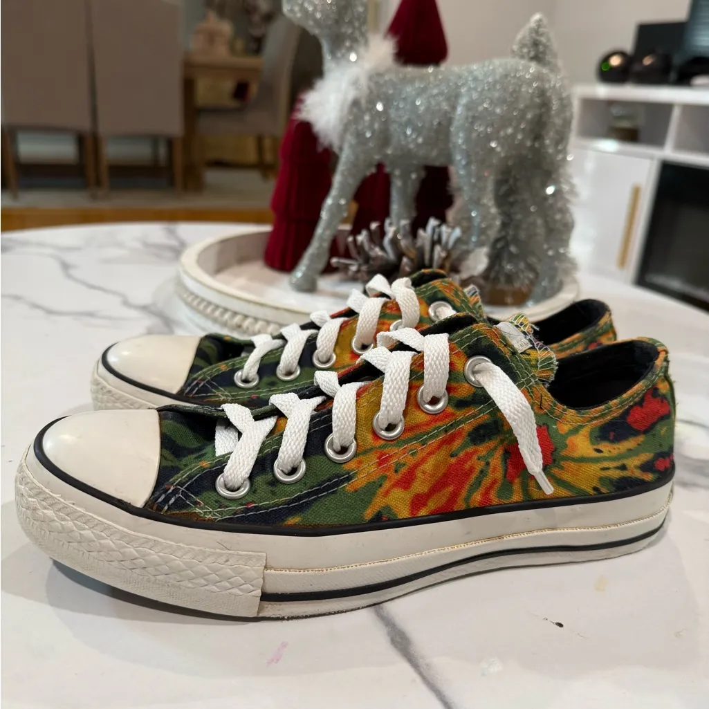Floral Canvas Sneakers unisex men’s size 5 women’s size 7 Red - Image 3