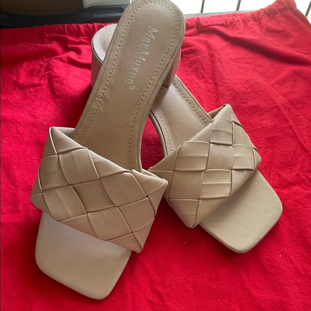 Tan Woven Slide Sandals size 7 - Image 4