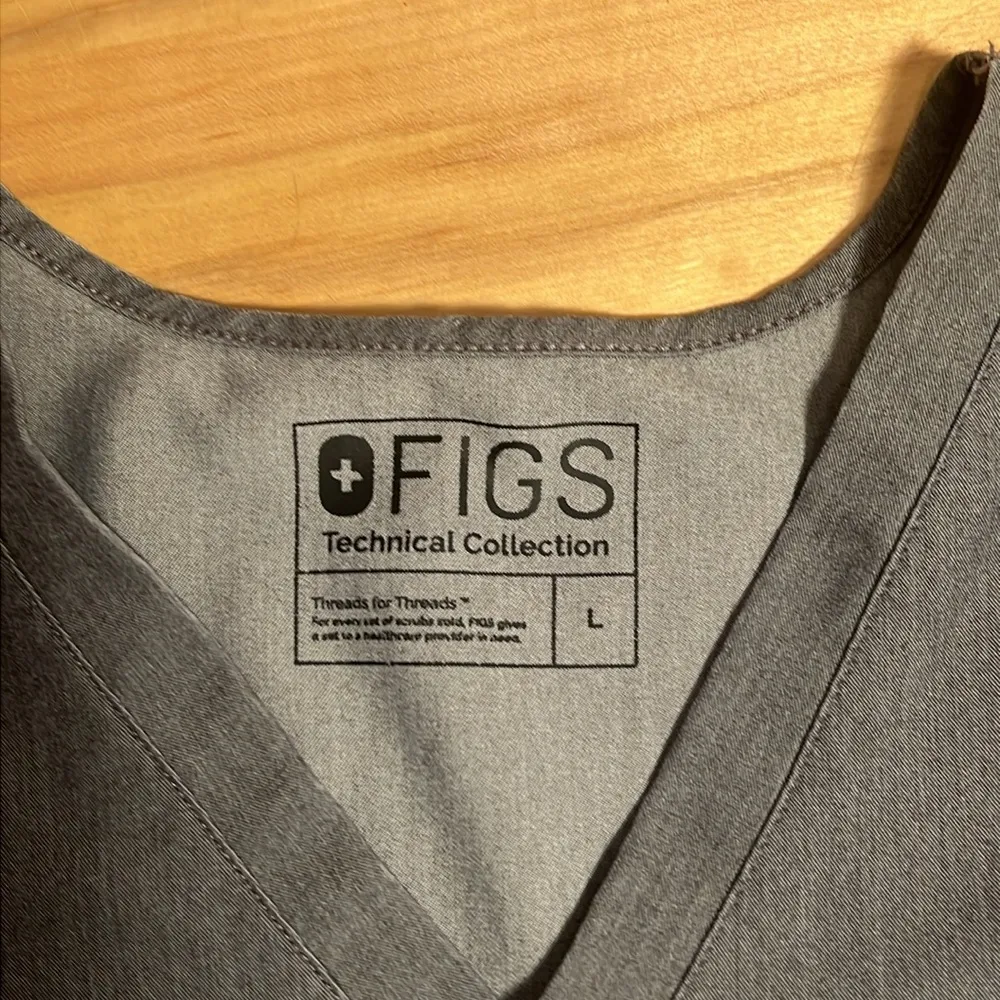 FIGS Catarina One-Pocket Scrub Top - Large - Image 4
