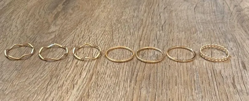 Boohoo 7 Piece Gold Ring Set - Image 2