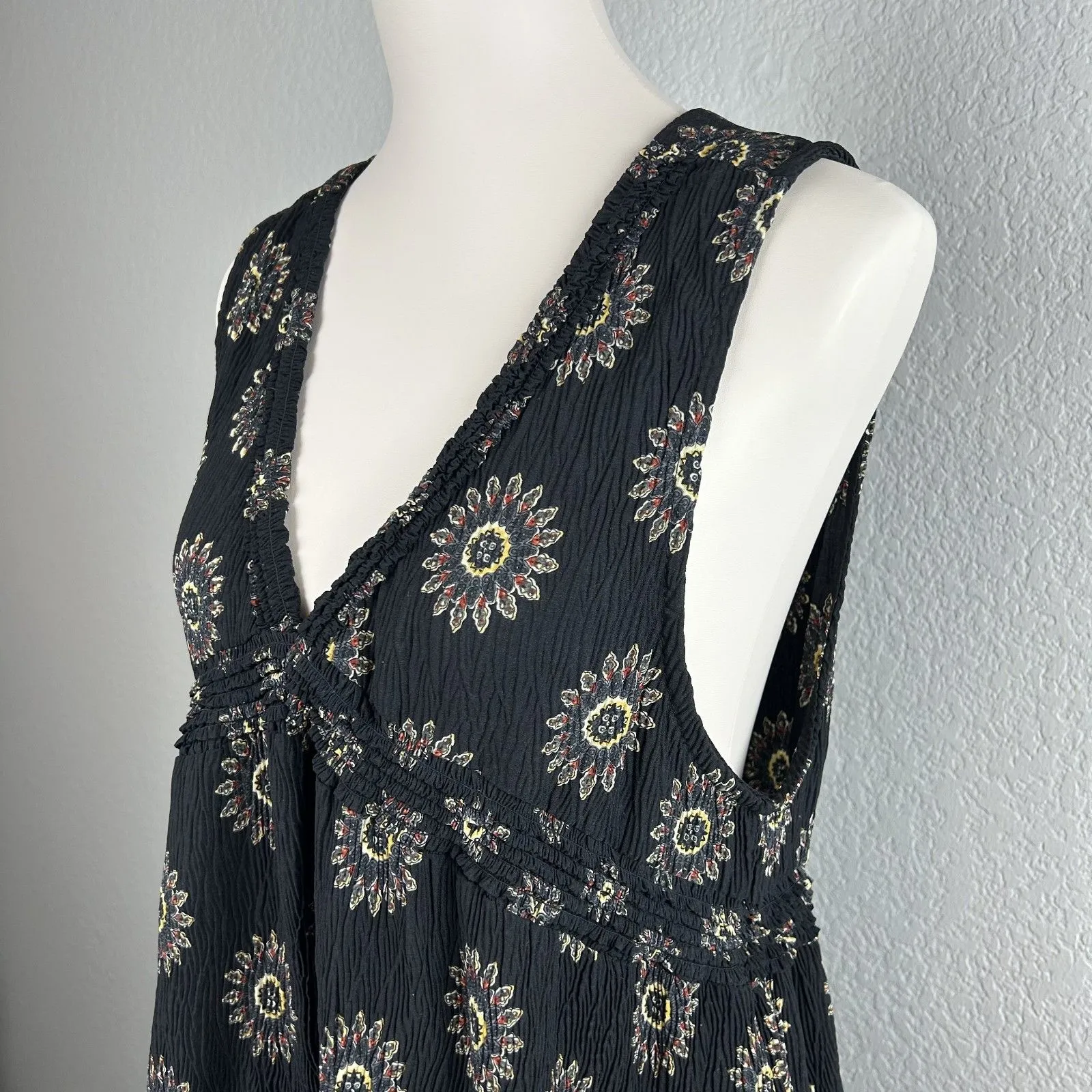 POL Women's Boho Dress Sleeveless Sunflower V-neck Floral Size M - Image 2