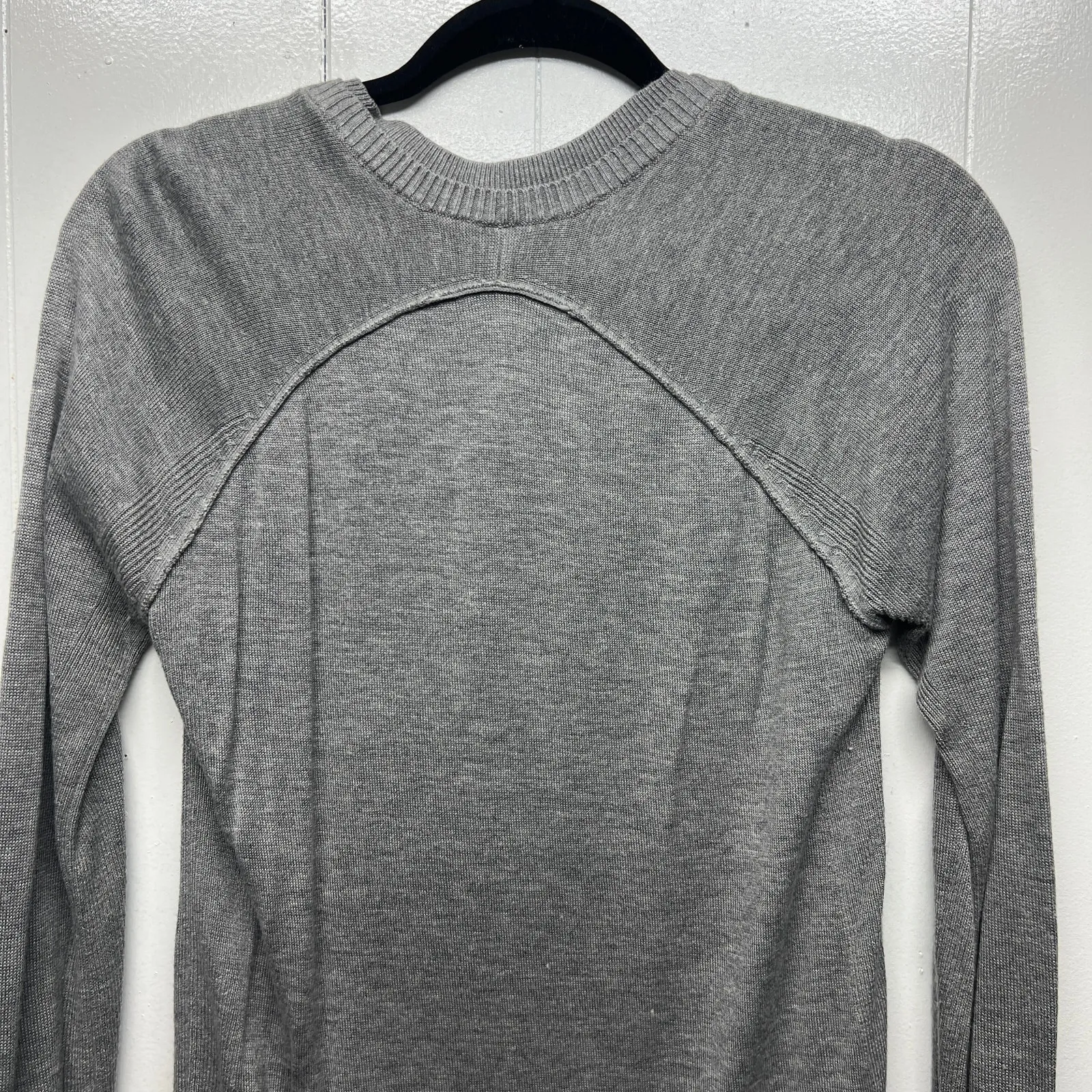Lululemon Activewear Gray Pullover Women's Sweater Size 4 Gray Crew Neck - Image 7